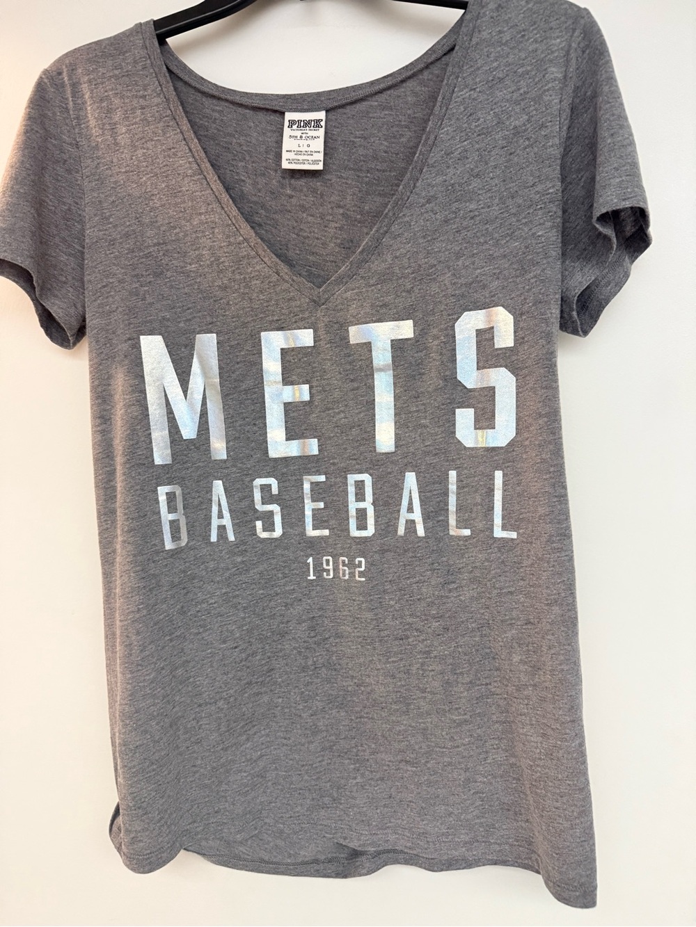 PINK Victoria's Secret Gray 'METS BASEBALL' V-Neck T-Shirt